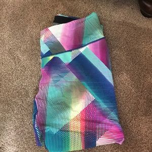 Large vsx cropped leggings