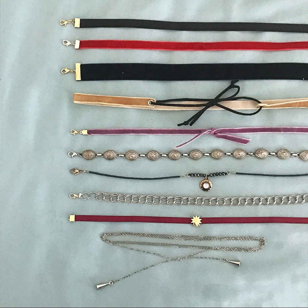 lot of TEN chokers ✨