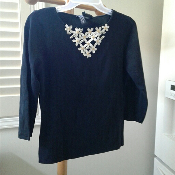 Woman's Sweater/ Top - Picture 2 of 7