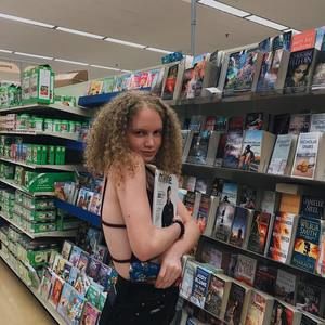 Meet your Posher, Julieta