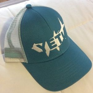 NWOT Yeti Tarpon Trucker Hat