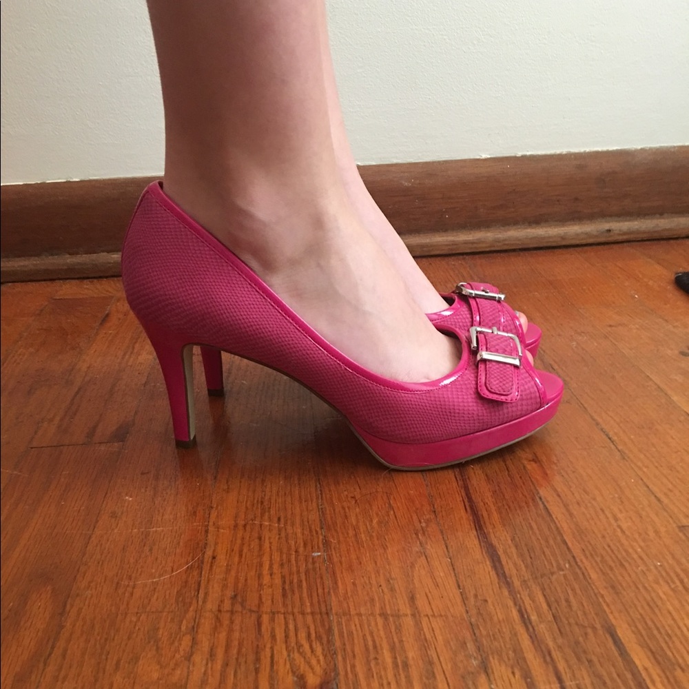 Hot Pink Sz 8 Women's Heels! Super Cute pattern!