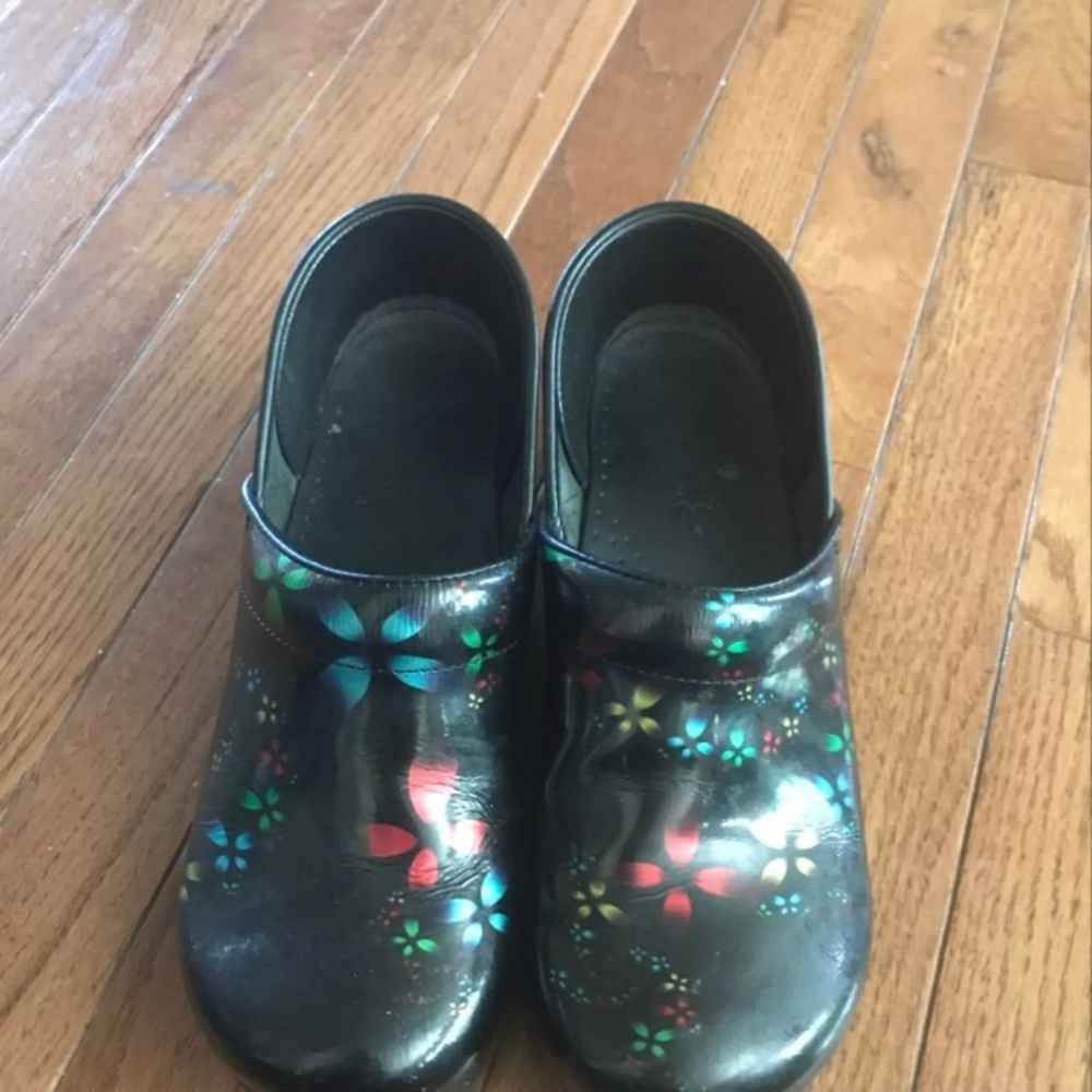 Danskin nursing clogs