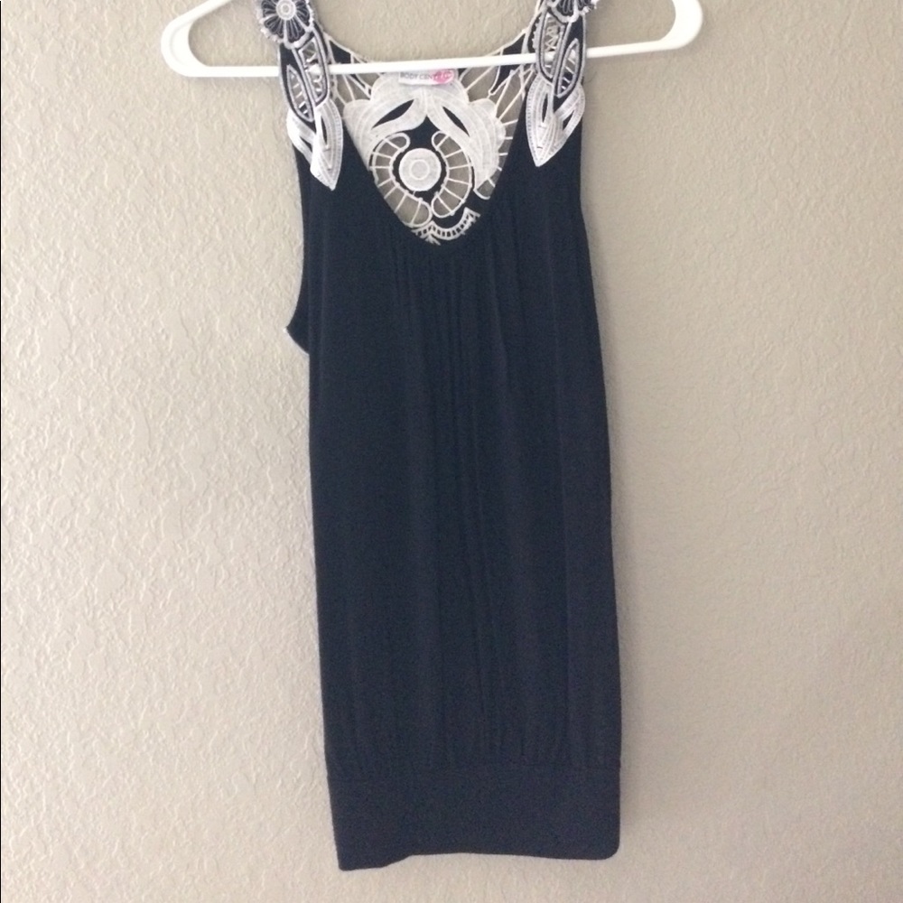 🌟SOLD Sleeveless top with design on back