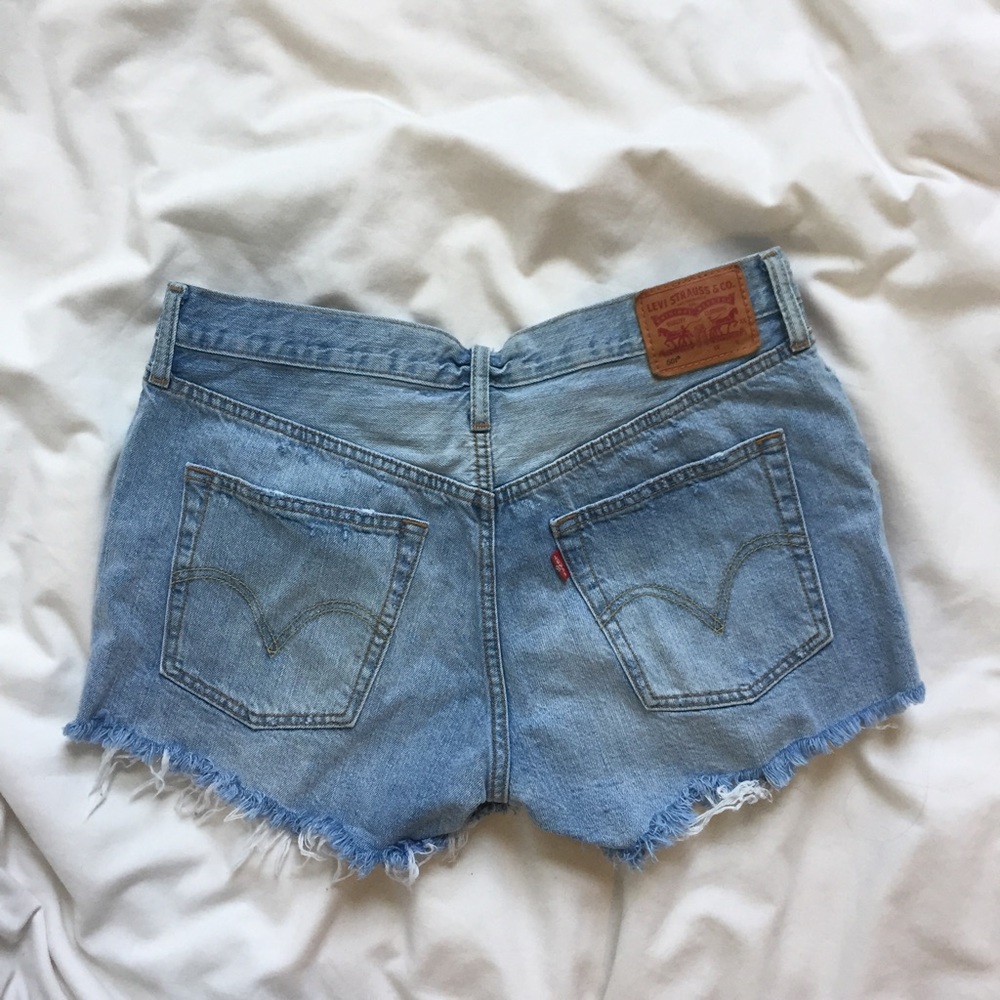 levi's shorts light wash