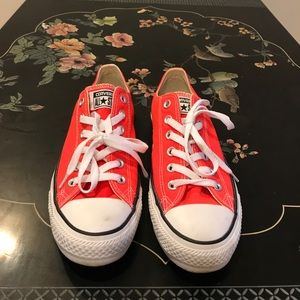 Bright orange converse all stars. Sz 7 mn/9 wmn