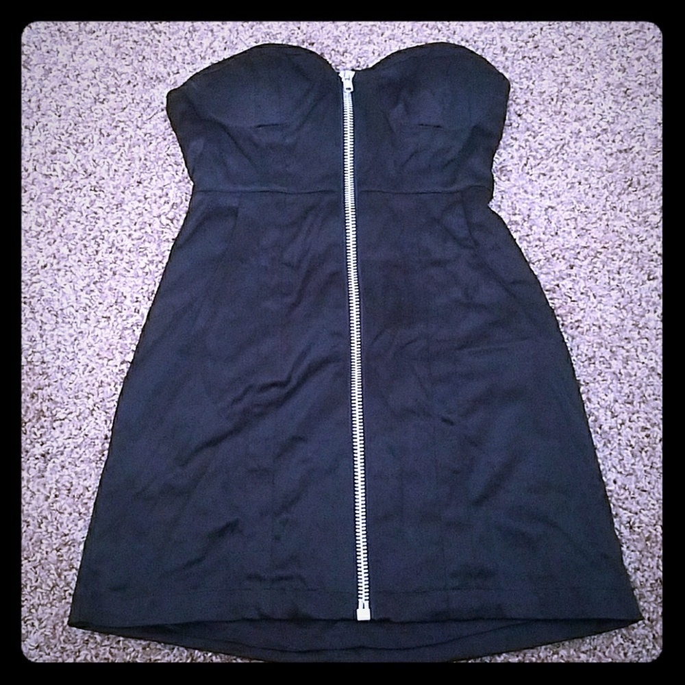 Super sexy strapless zip up dress