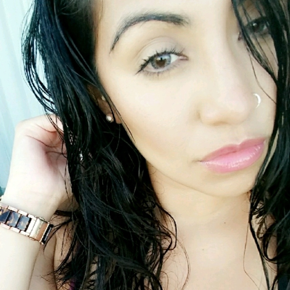 Meet your Posher, Nila