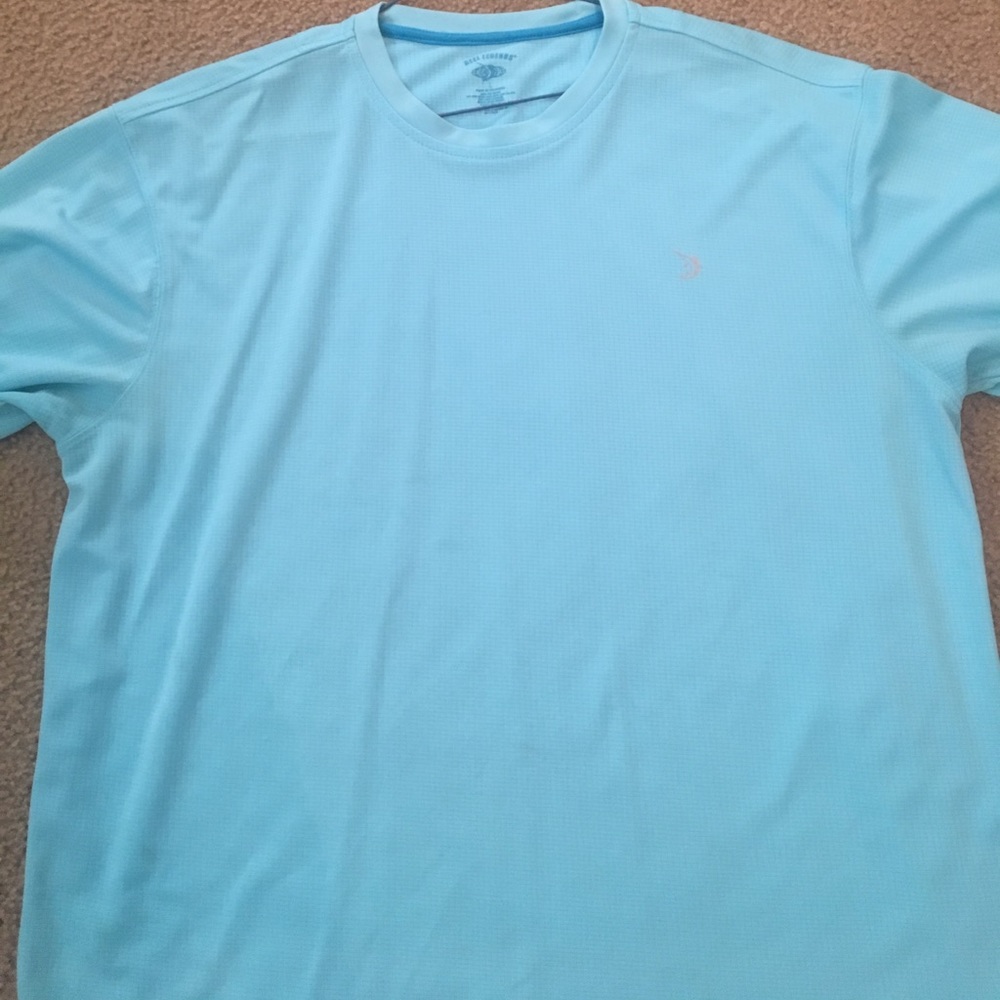 Short sleeve fishing shirt. Size large.