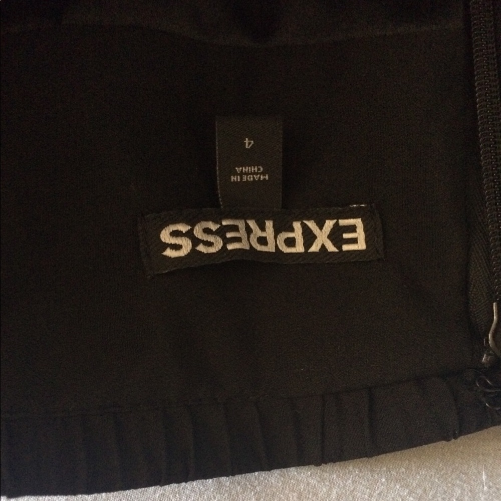 Express Shorts - Picture 3 of 3