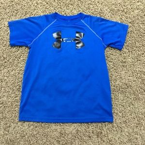 Under armour heat gear tshirt.