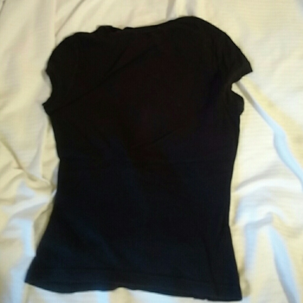NWOT Guess T-shirt - Picture 3 of 3