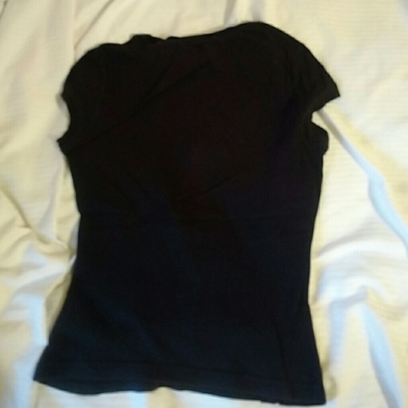 NWOT Guess T-shirt - Picture 3 of 3