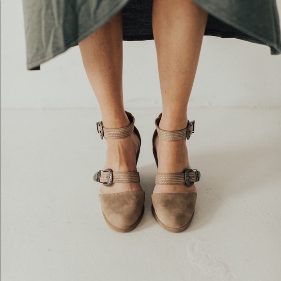 Western Buckle Sandal - Stone - Picture 5 of 6