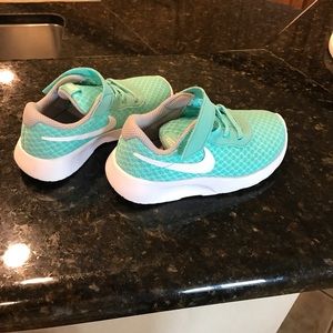 Mint nikes, toddler 9