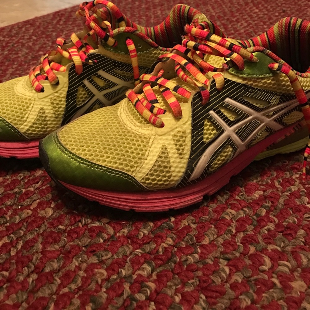 Asics shoes size 8 womens.