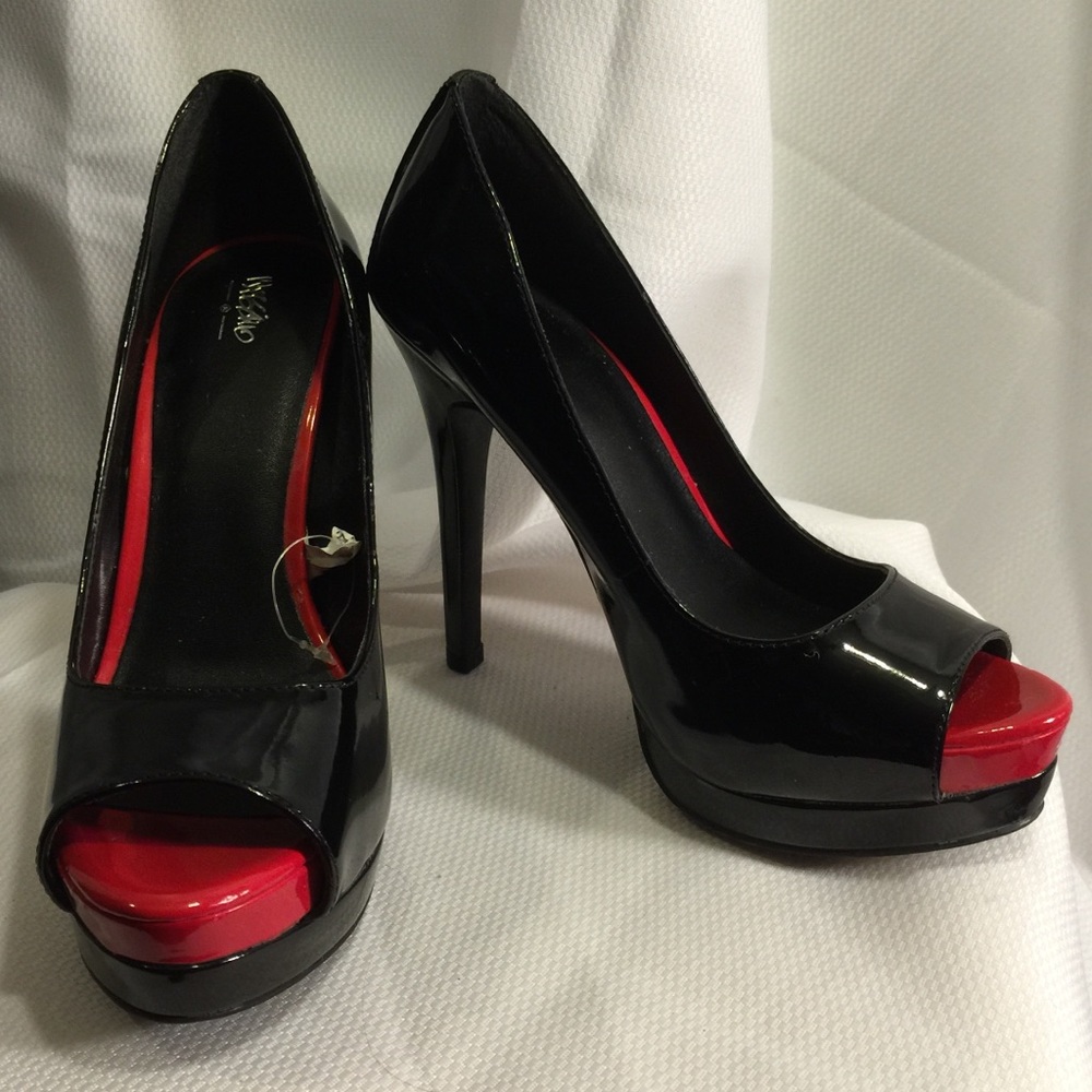 Mossimo Black & Red Patten Leather Heals Size 6