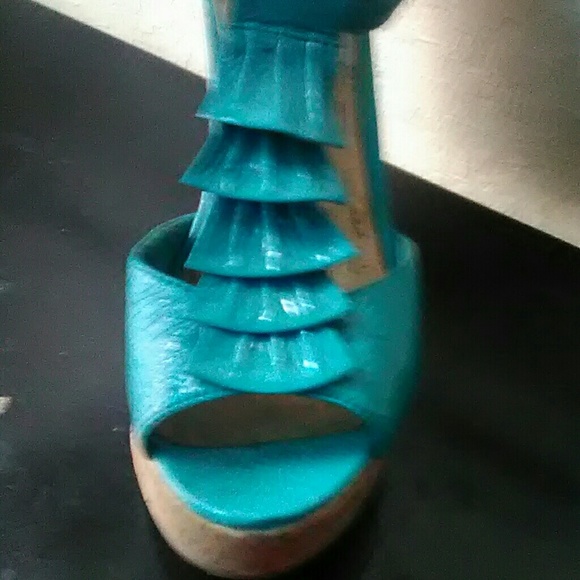 Blue wedges - Picture 2 of 4