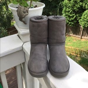 Authentic ugg, worn twice, cleaned professionally