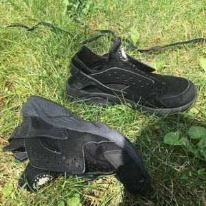 Huraches black size 9.5