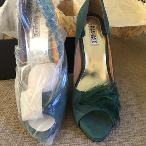 Badgley mischka teal heels. Brand new
