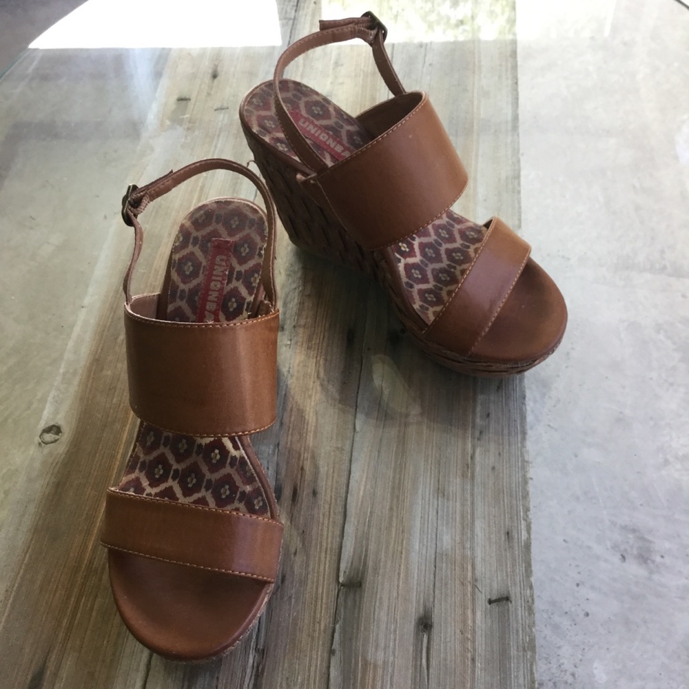 Union Bay Brown wedges with woven texture - Picture 2 of 7