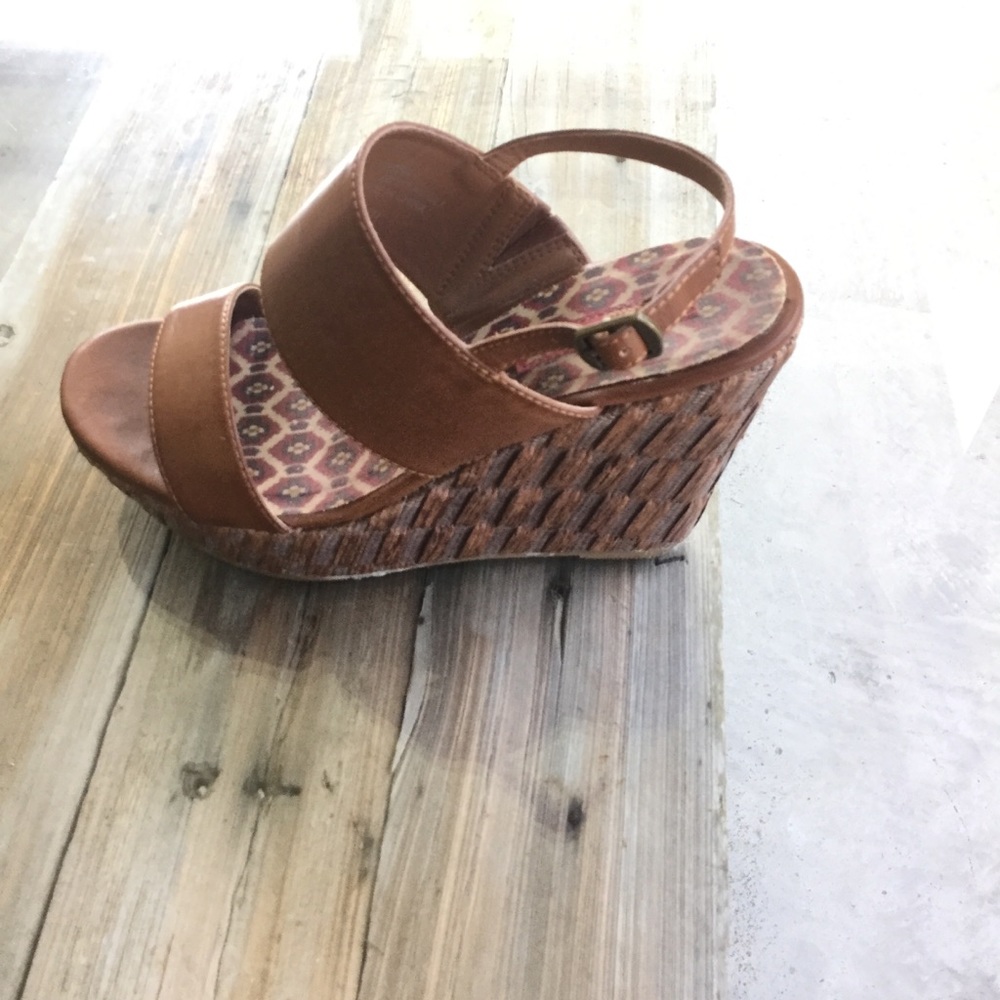 Union Bay Brown wedges with woven texture - Picture 3 of 7