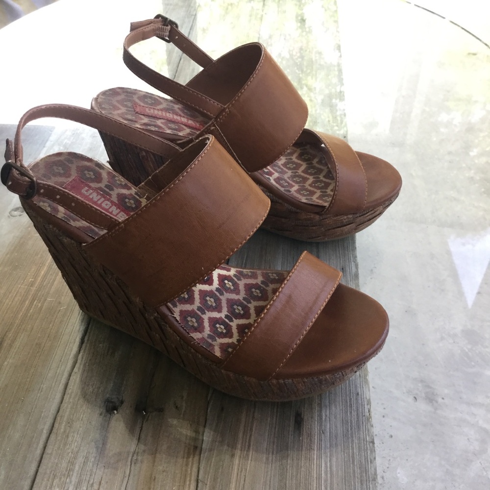 Union Bay Brown wedges with woven texture - Picture 1 of 7