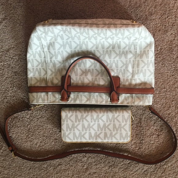 Michael Kors purse and wallet set - Picture 3 of 4