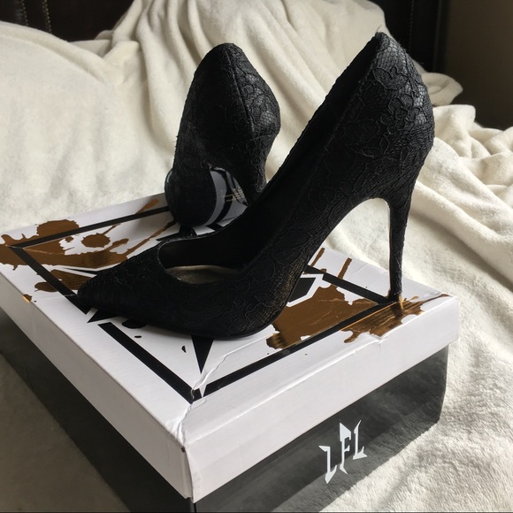 hp!💕{LFL} Black Lace Pointed-Toe Pump Heels - Picture 6 of 8