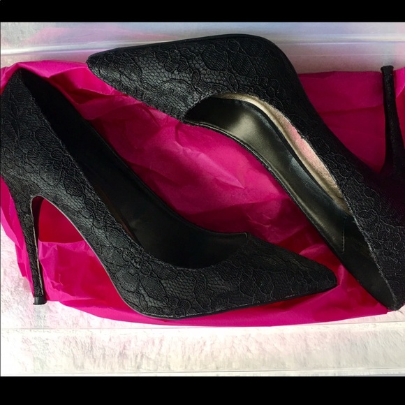 hp!💕{LFL} Black Lace Pointed-Toe Pump Heels - Picture 2 of 8