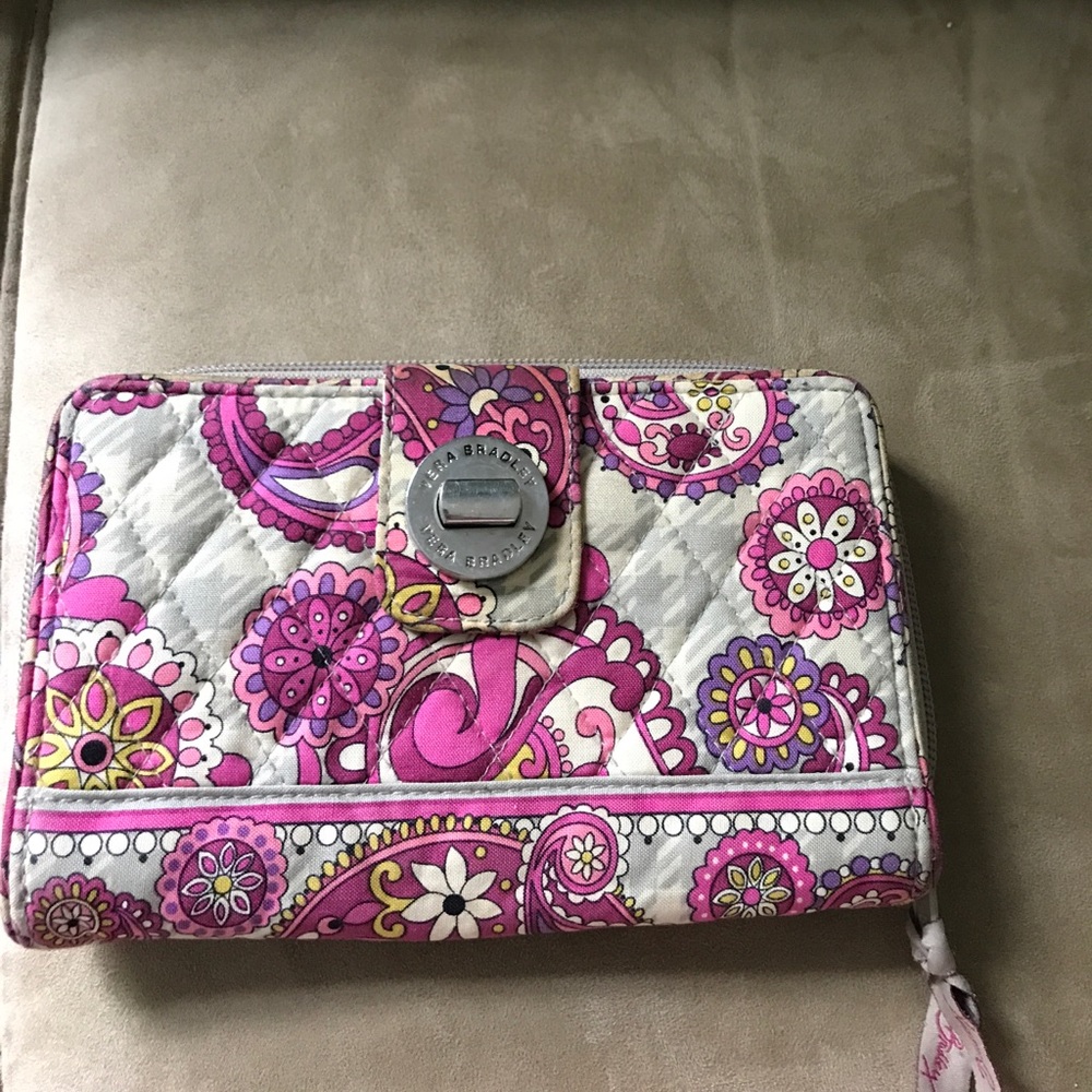 Turn lock wallet