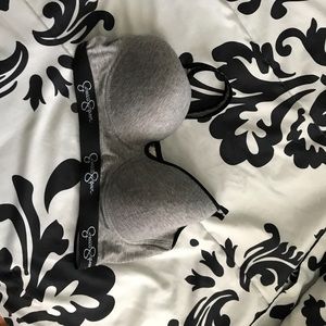 jessica Simpson bra