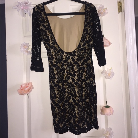 Lace dress - Picture 3 of 3