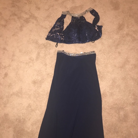 Prom dress - Picture 2 of 5