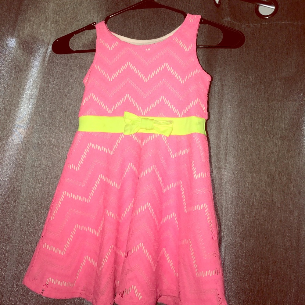 Size 5 super cute and casual dress in pink!