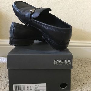 New in box!! Men's Kenneth Cole loafers