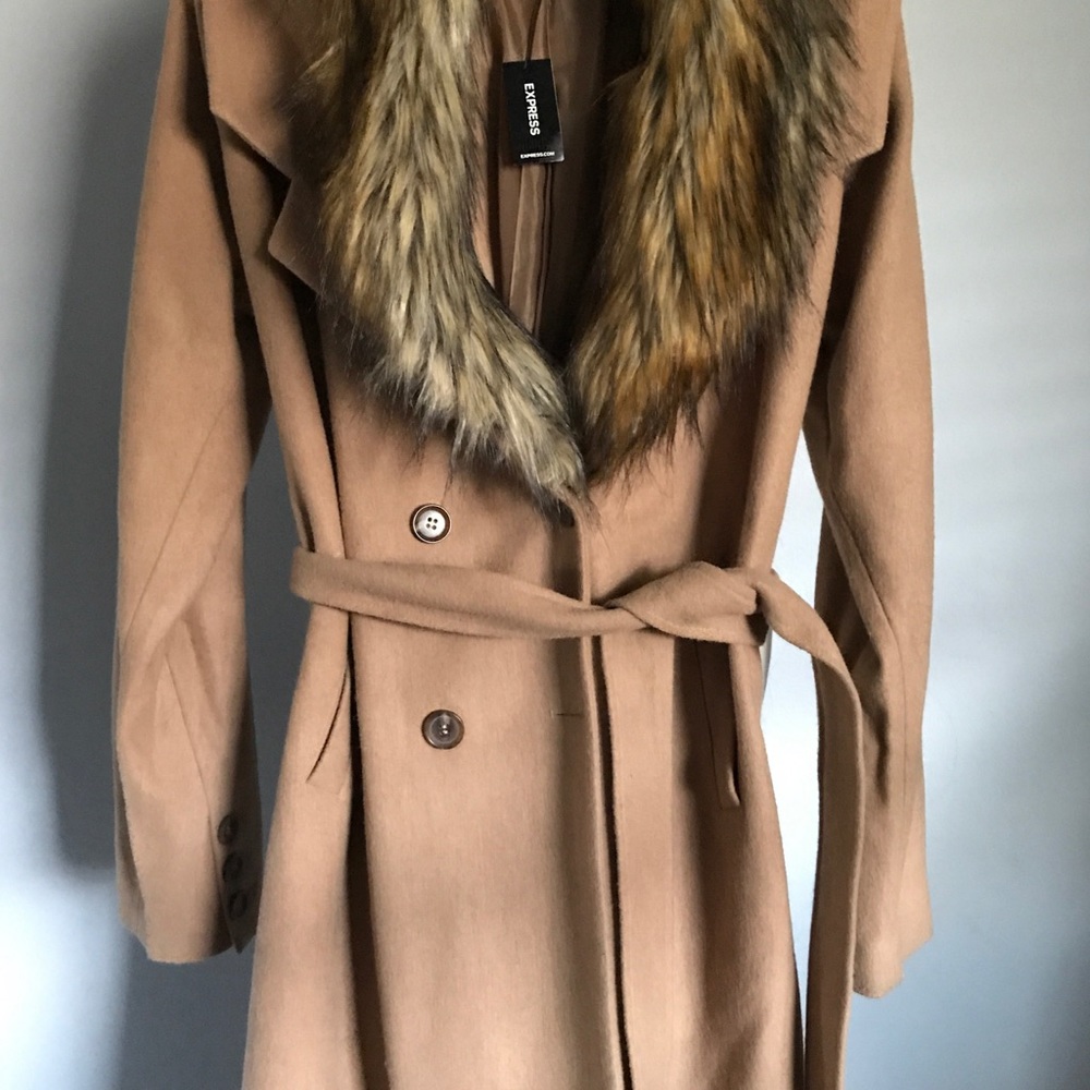 ✨BNWT✨ Camel colored coat with fur trim - Picture 2 of 6