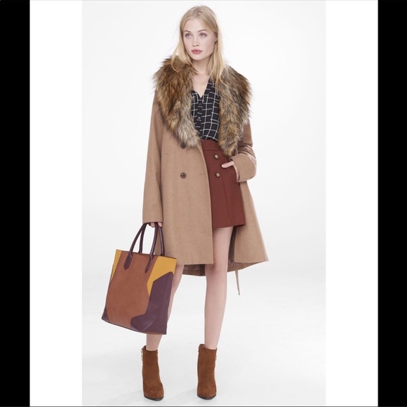 ✨BNWT✨ Camel colored coat with fur trim - Picture 6 of 6