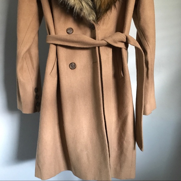 ✨BNWT✨ Camel colored coat with fur trim - Picture 3 of 6