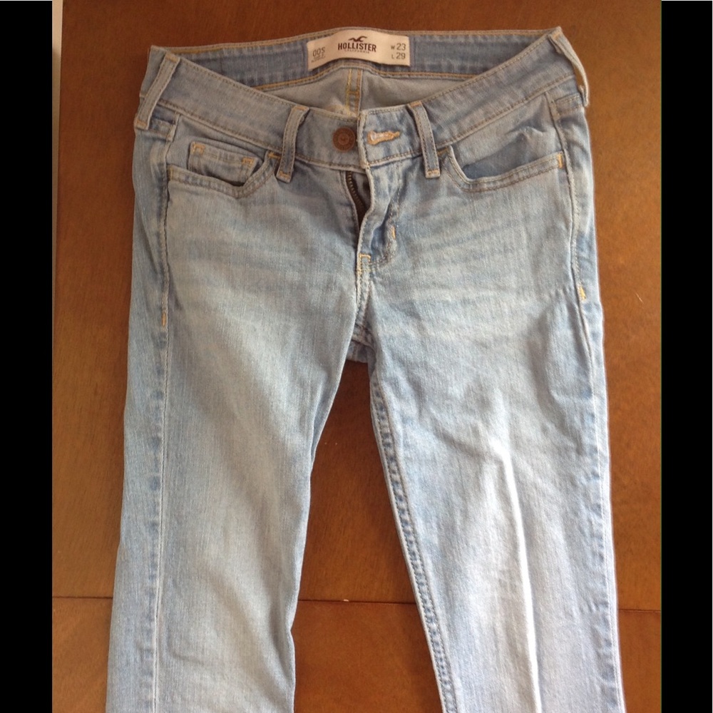 Short Light Wash Denim Jeans