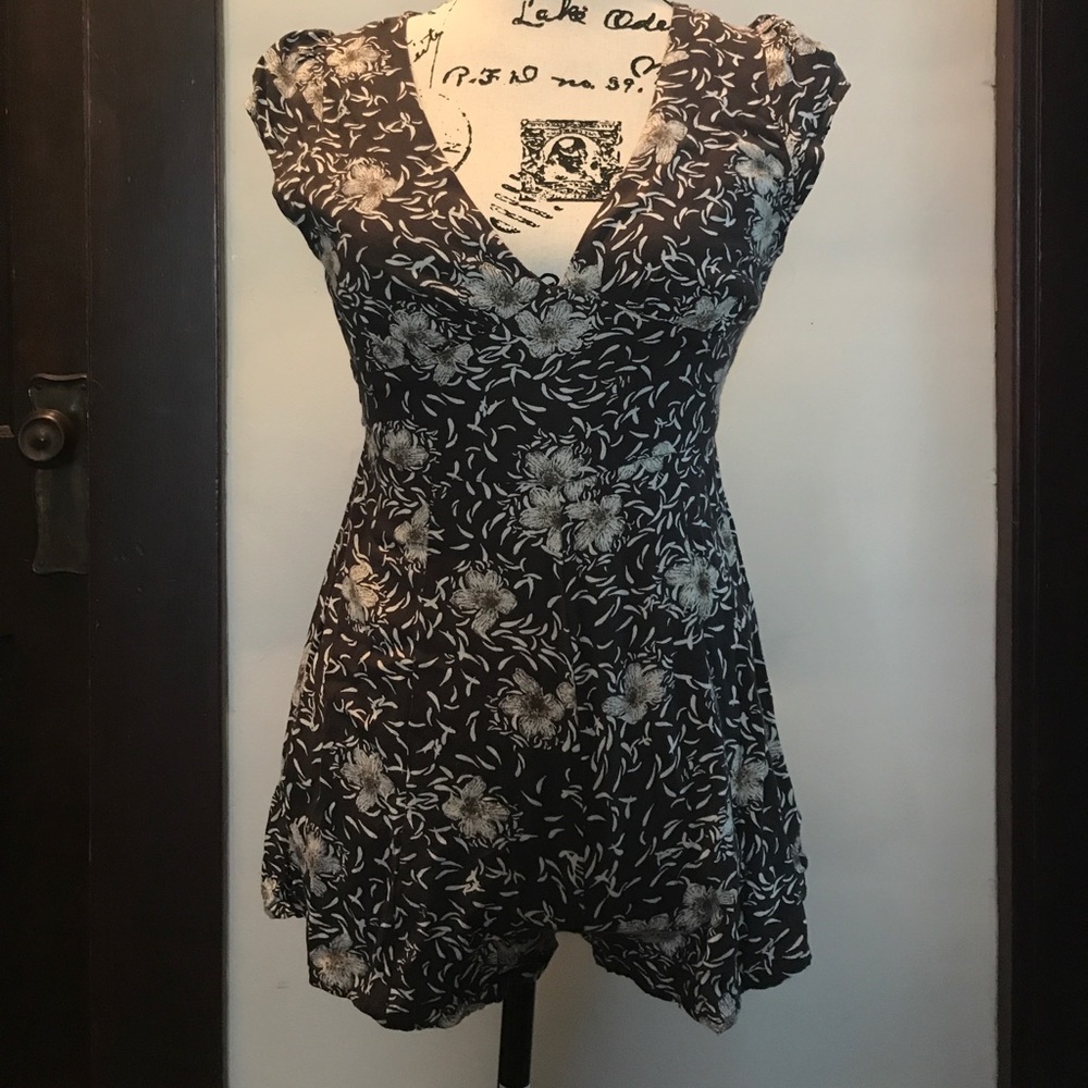 UO floral Romper 🖤