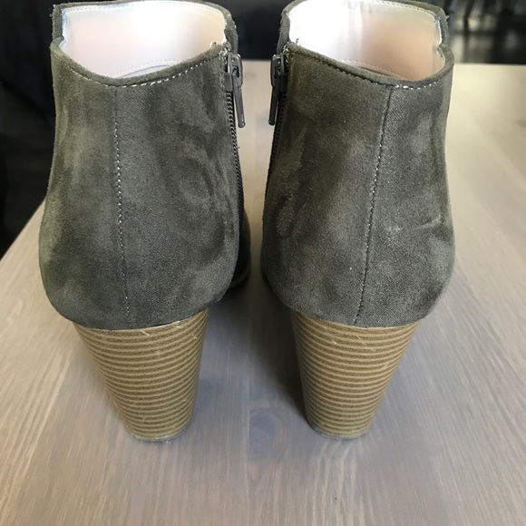 ❌SOLD❌ Old Navy Olive Sueded Ankle Boot / Bootie - Picture 5 of 8