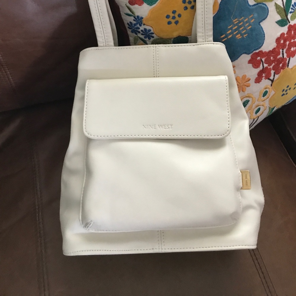 🌟♥️Fabulous White Nine West Shoulder Bag🌟