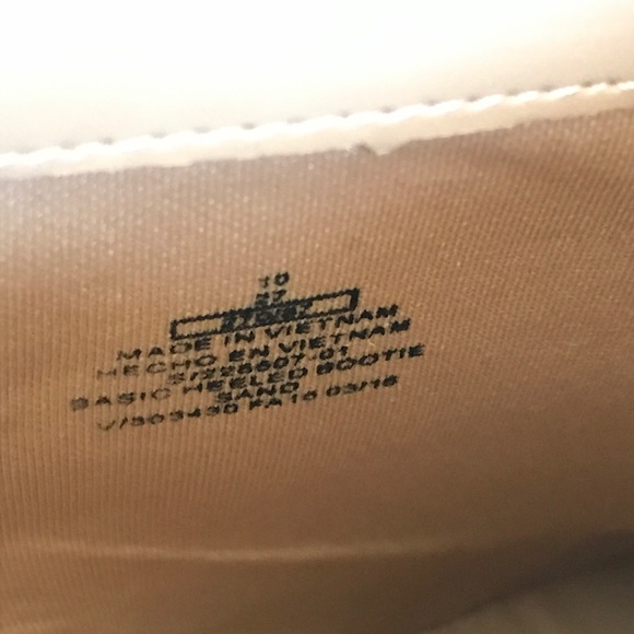 ❌SOLD❌ Old Navy Sand Sueded Ankle Boot / Bootie - Picture 6 of 8