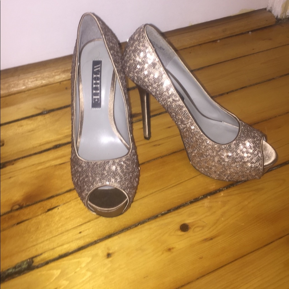 Metallic gold peep toe heels Vera Wang