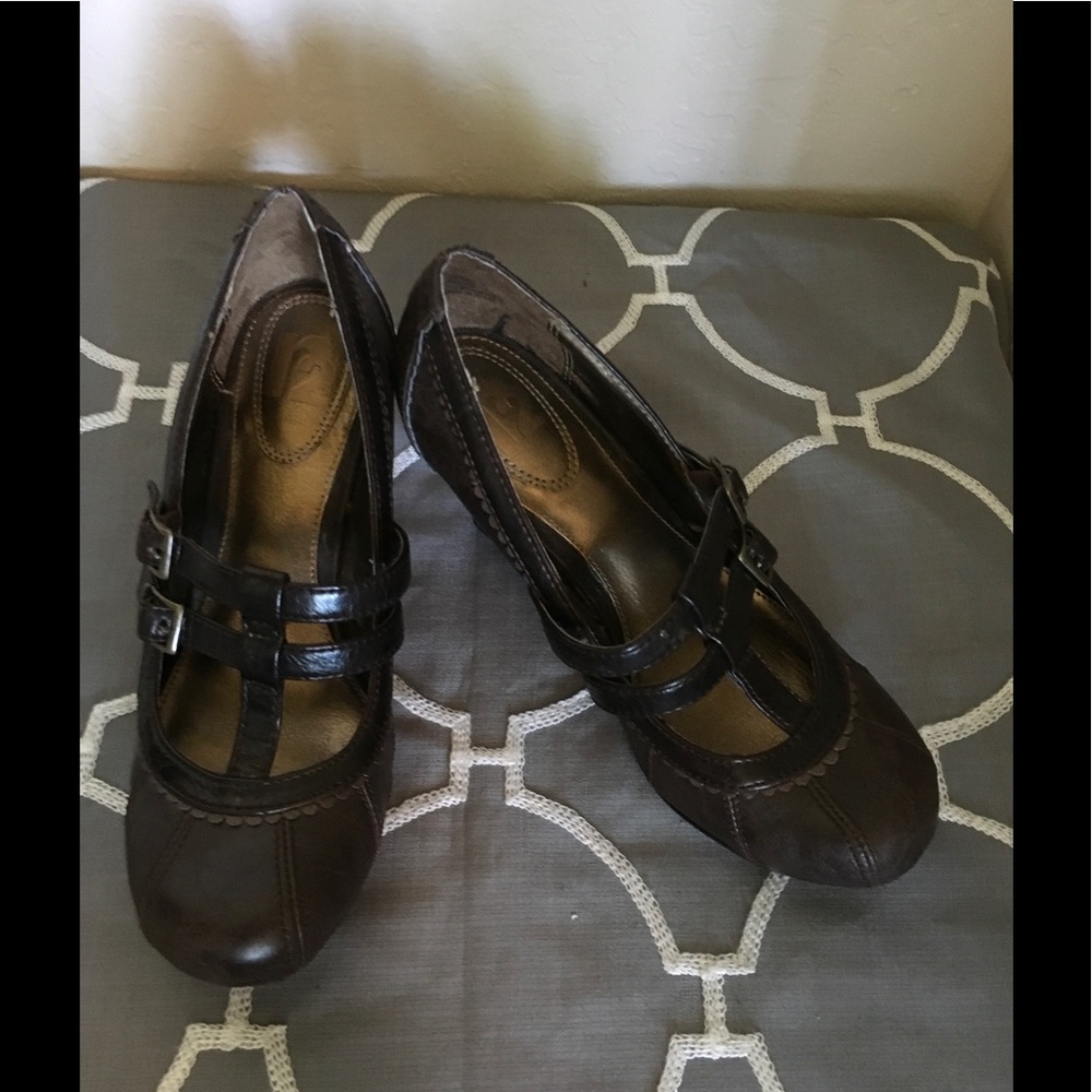 r2 leather heels