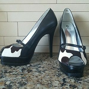 BAKERS size 8 platform peep toe pumps