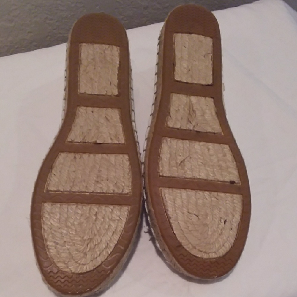 Vera wang white canvas style shoes - Picture 3 of 6