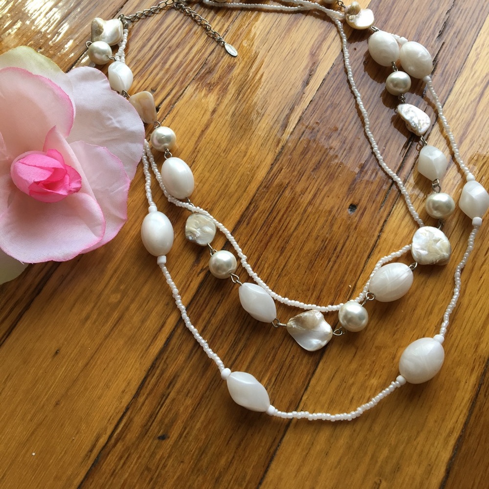White/Silver statement necklace